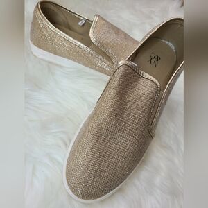SZ 9 Gold slip-on sneaker